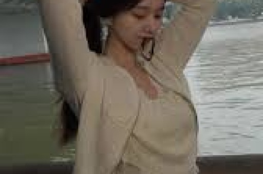 于正和朋友庆祝48岁生日董璇、古力娜扎等明星也在场